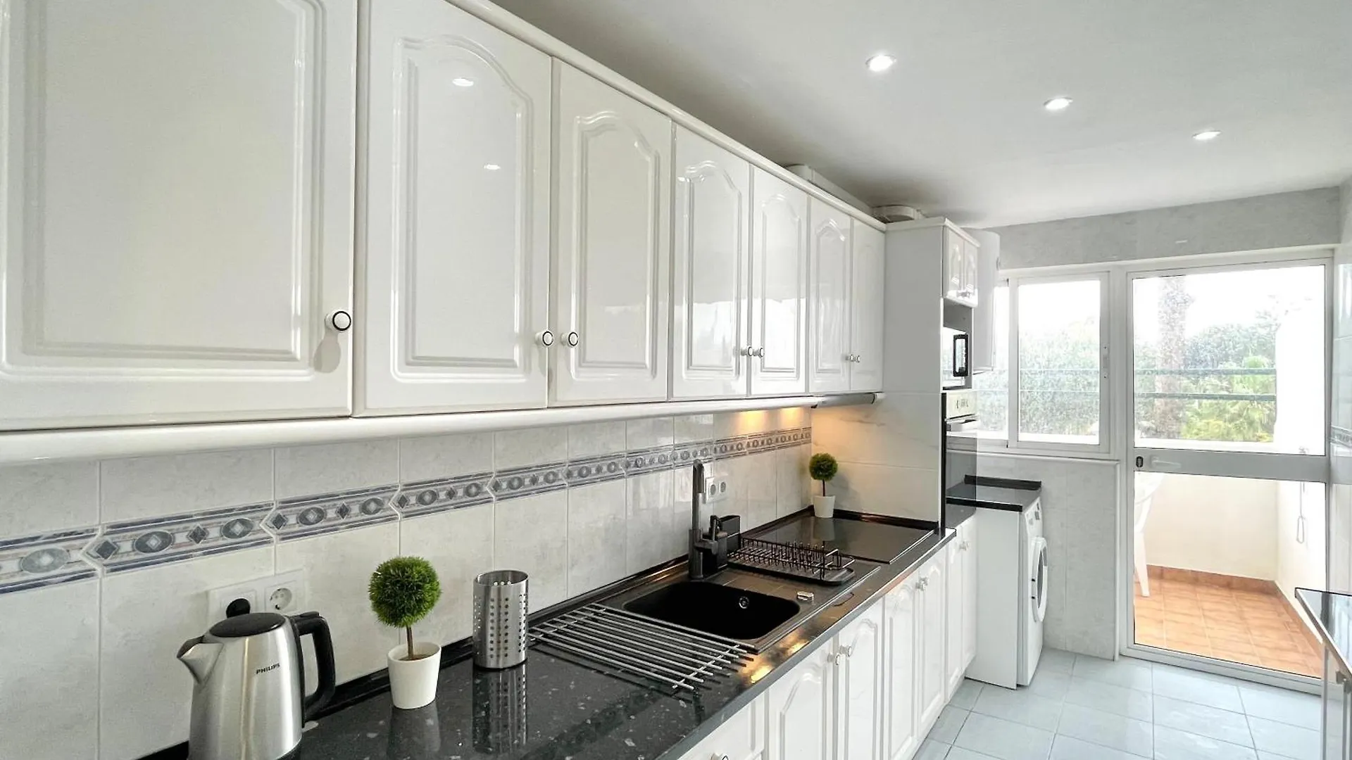Beach Retreat 2 Bedroom Apartment Fuengirola 0*,