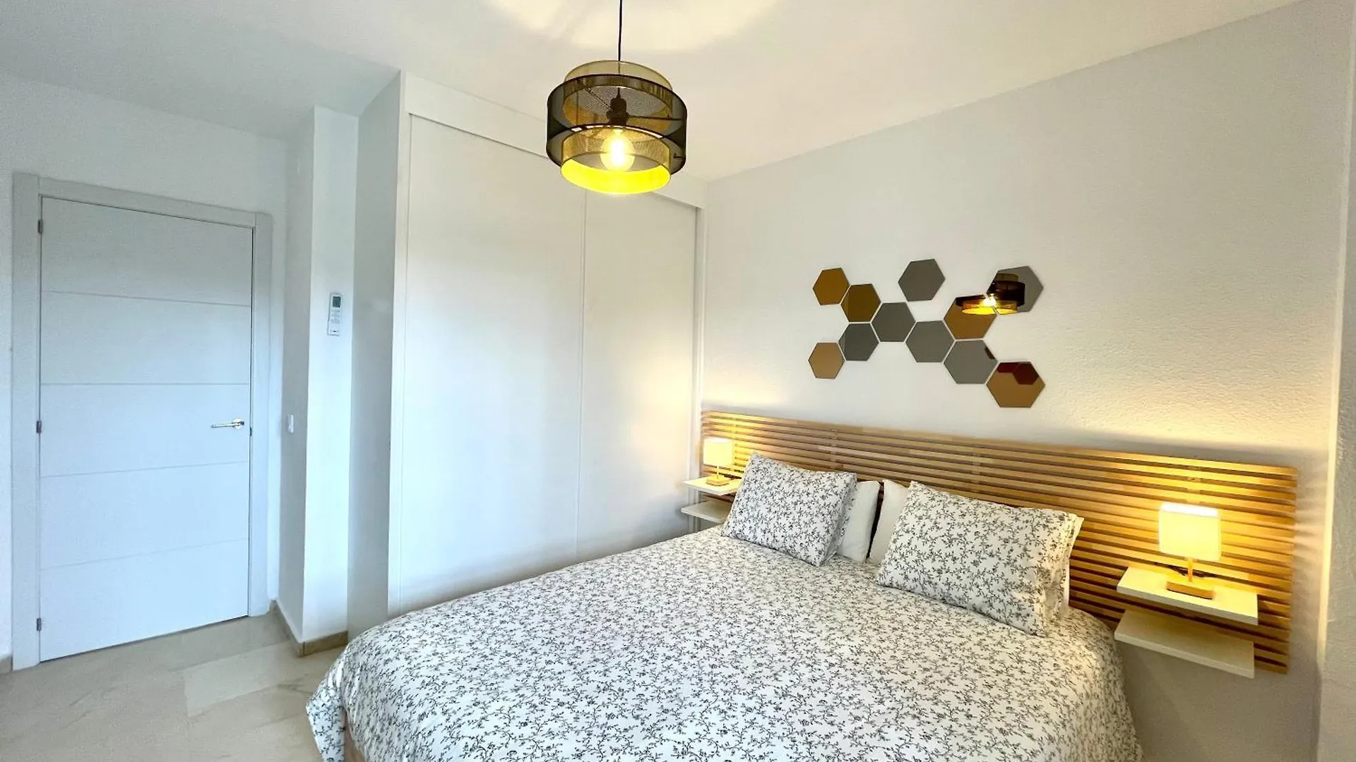 Beach Retreat 2 Bedroom Apartment Fuengirola 0*,