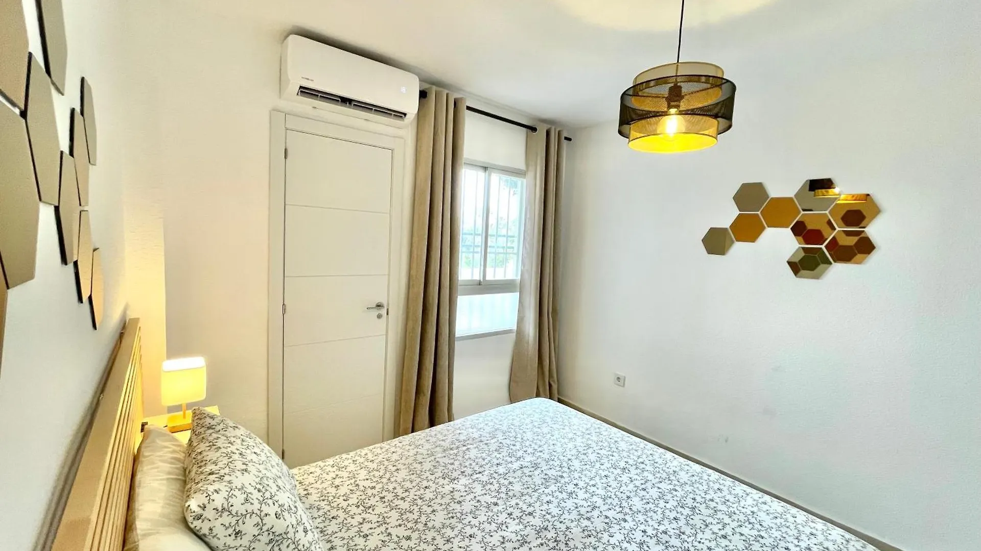 Beach Retreat 2 Bedroom Apartment Fuengirola